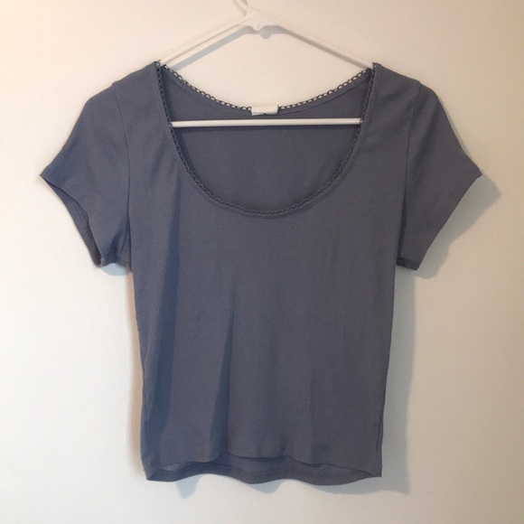 Tilly's Tops - 🦋 Cropped Lace Trim Ribbed T Shirt